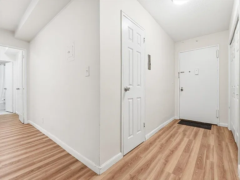201 Saint Pauls Ave #2M — Photo 3