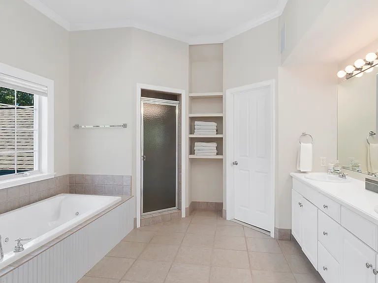 100 Greenleaf Ln — Photo 10