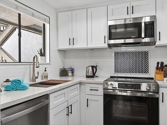 2nd image of 2955 Harbor Blvd