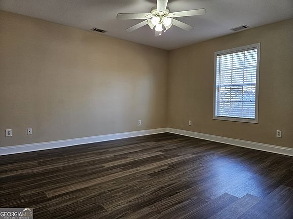 5th image of 339 Longwood Dr