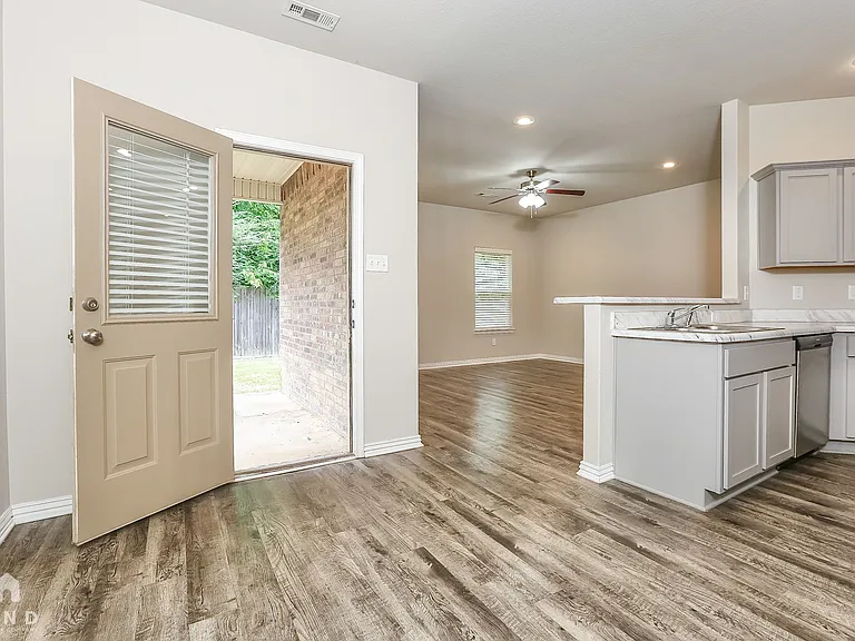 2240 Mary Alice Dr — Photo 7