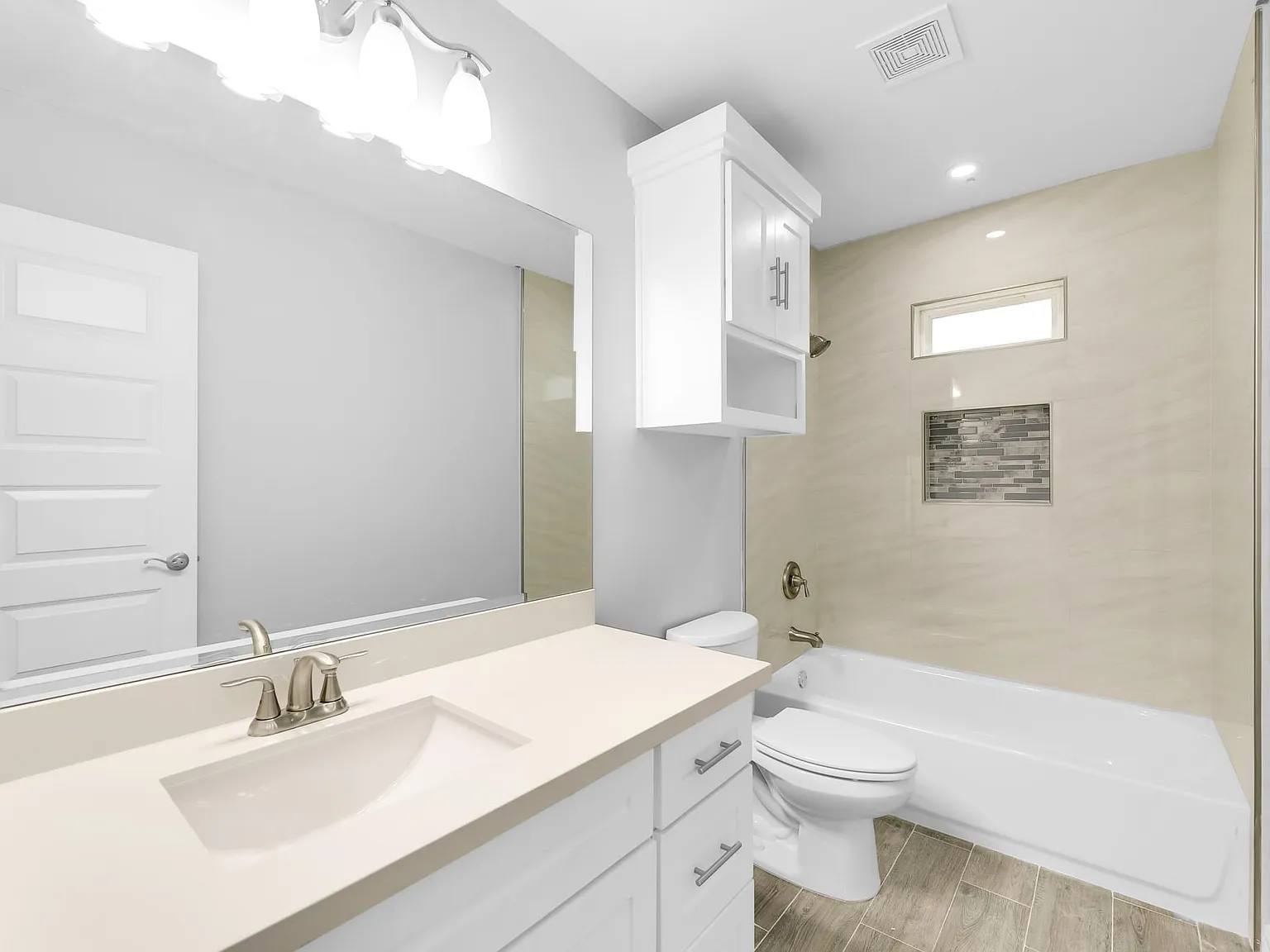 3 bed, 1331 sqft, $1,900 — Photo 3