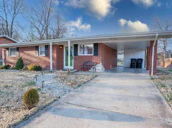 213 Columbus Dr, Belleville, IL 62226