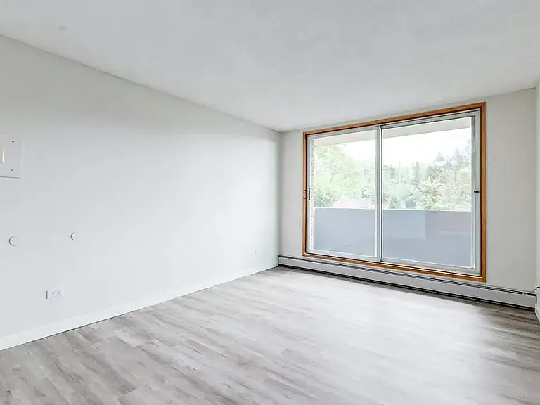 268 7a Ave S — Photo 20