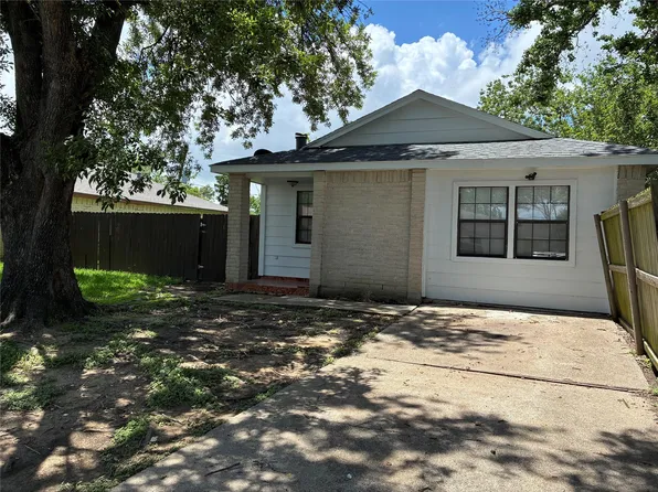 5315 Gayla Ln, Baytown, TX 77521