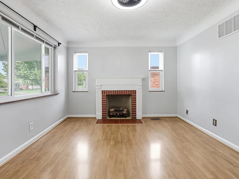 8330 Wexford Ave — Photo 1