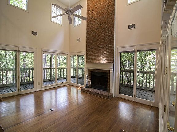 4th image of 1011 Club House Ln