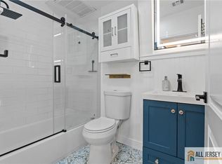 362 1/2 New St, Newark, NJ 07103