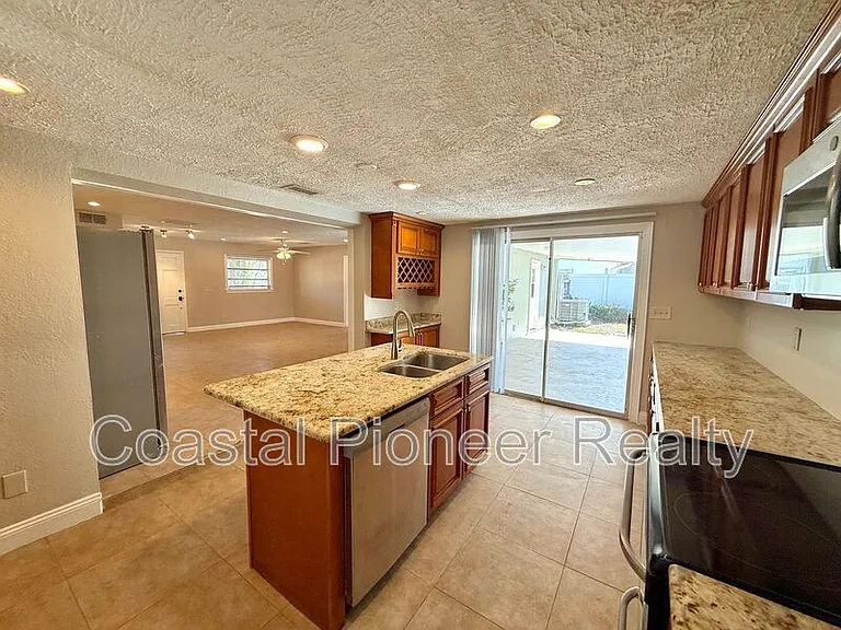 3944 E Eden Roc Cir — Photo 6