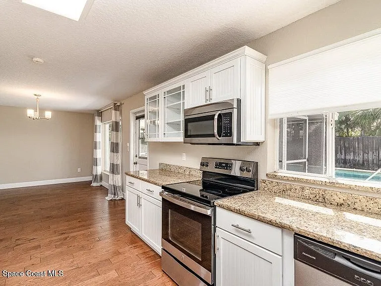 239 Glenwood Ave — Photo 10