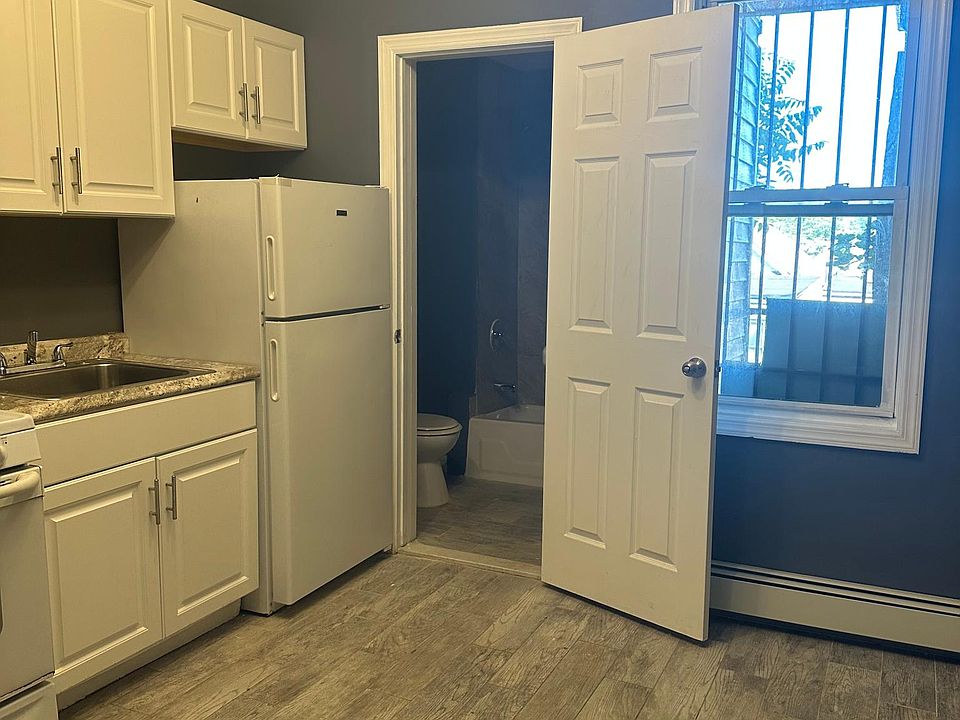 1st image of 176A Parker St APT 5