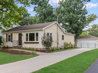 17914 W Twin Lakes Blvd, Grayslake, IL 60030