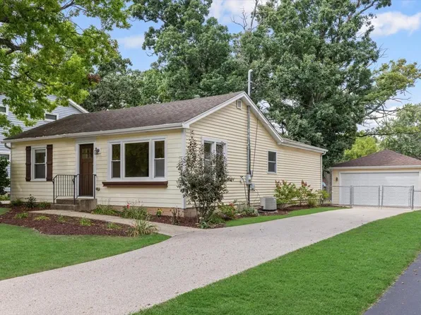 17914 W Twin Lakes Blvd, Grayslake, IL 60030