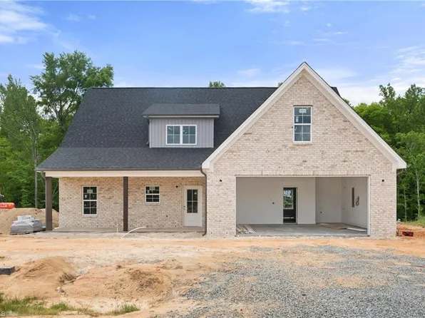 355 Enclave Dr, Clemmons, NC 27012