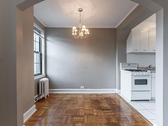 3rd image of 1215 W Sherwin Ave #401