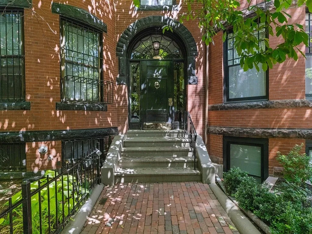 2 bed, 968 sqft, $5,800 — Photo 1