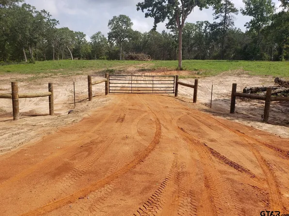 10635 E Fm 323, Elkhart, TX 75839