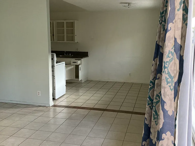 2047 S Mountain View Ave #12 — Photo 3