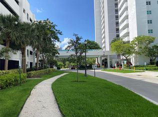 15051 Royal Oaks Ln APT 604, North Miami, FL 33181