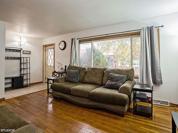 3rd image of 929 W North Ave APT E