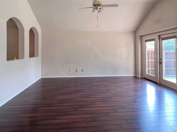 3rd image of 2828 Bradford Oaks Dr