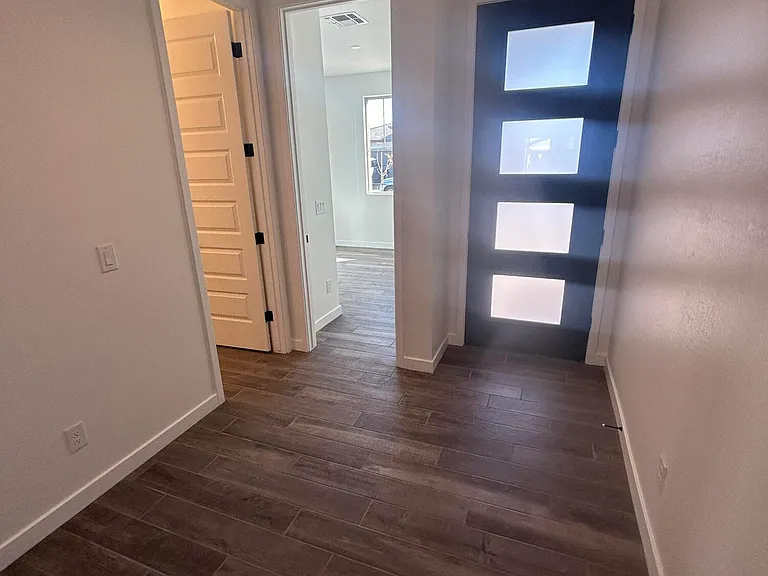 1626 E Evelyn St — Photo 7