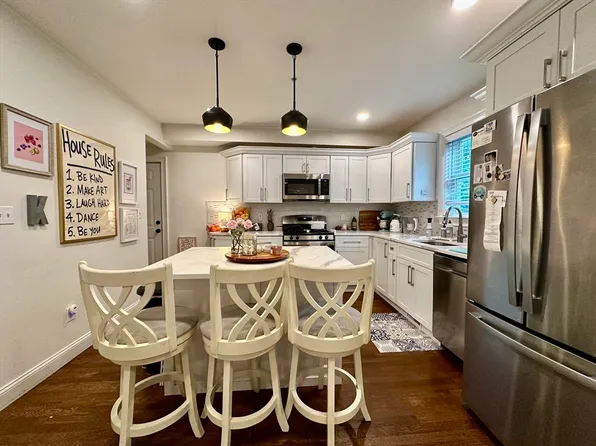 19-21 Bellevue St #3, Waltham, MA 02453