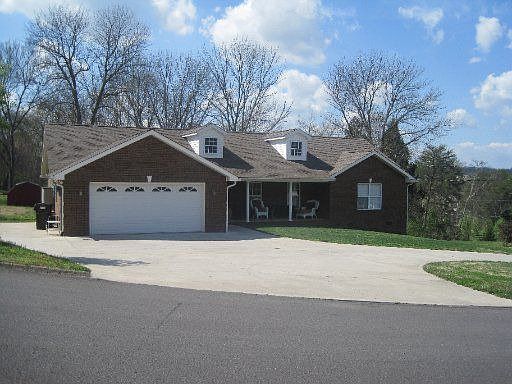 2nd image of 214 Oakwood Estates Dr
