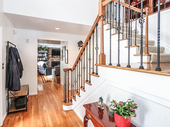 4th image of 1100 Chatham Ct