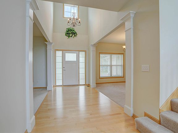 4th image of 208 122nd Ave NE