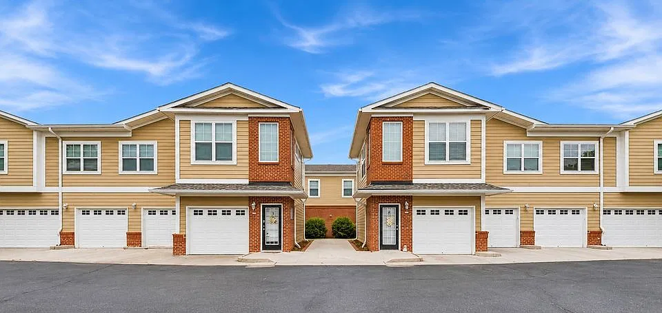 2203 Regency Ct