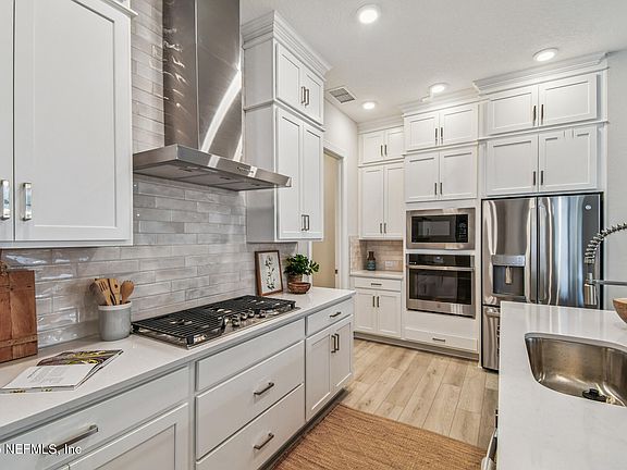 3rd image of 319 SIENNA PALM Drive