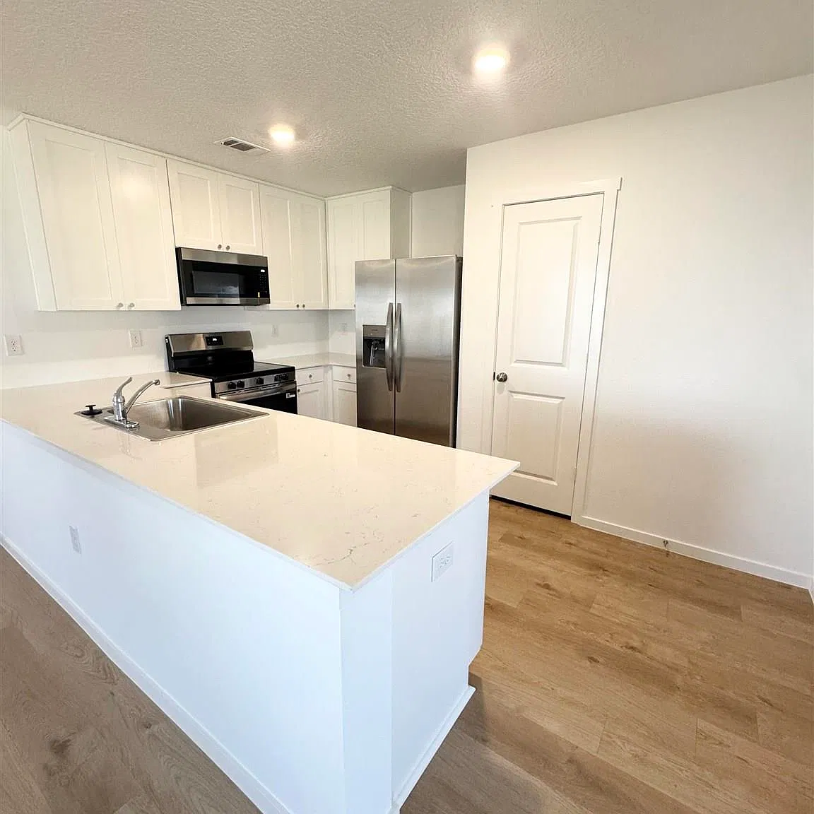 4 bed, 1668 sqft, $2,200 — Photo 3