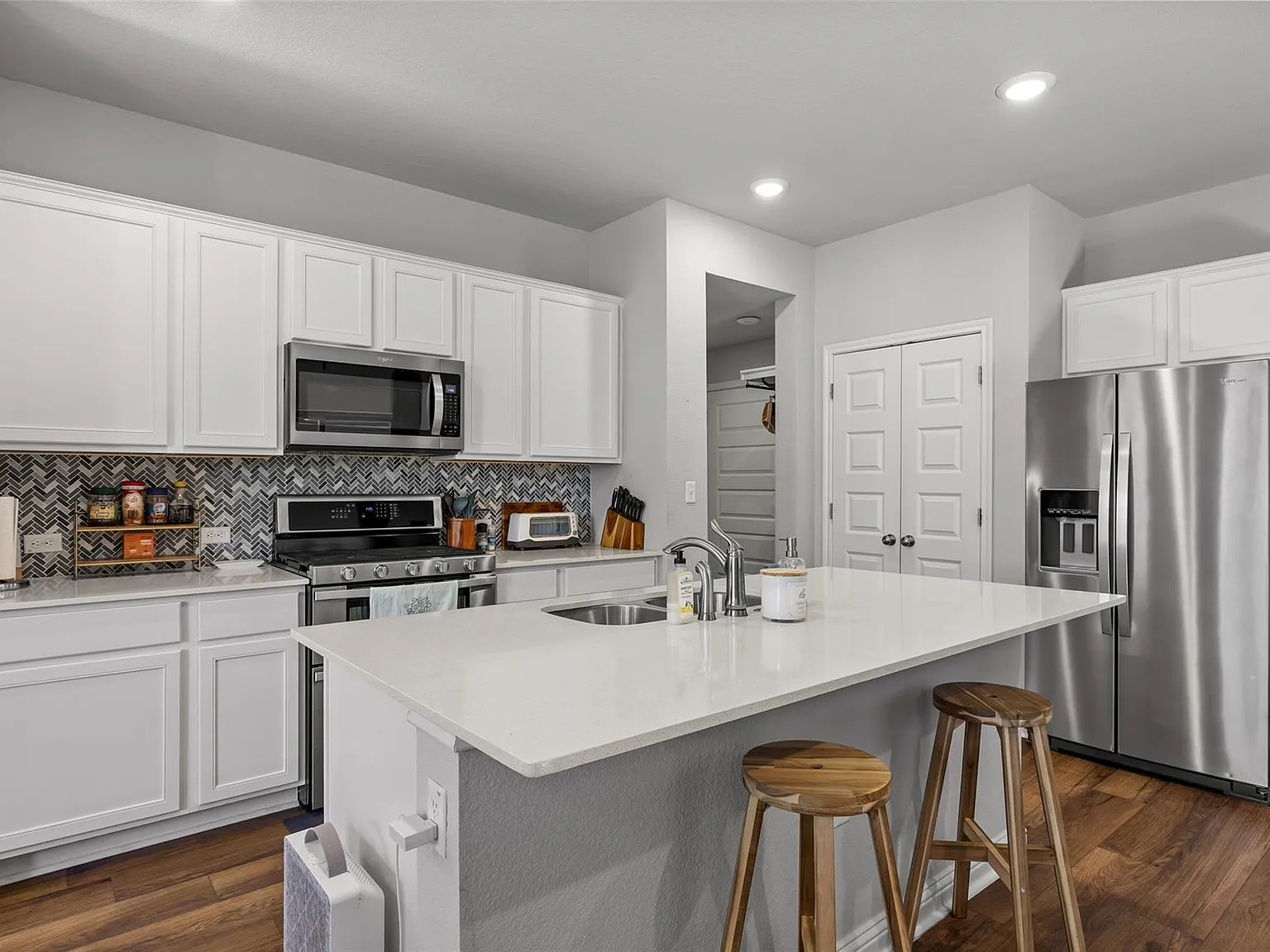 2 bed, 2.5 bath, 1190 sqft, $1,995 — Photo 4