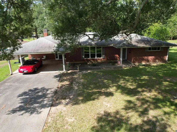 3325 Safer Dr, Slaughter, LA 70777