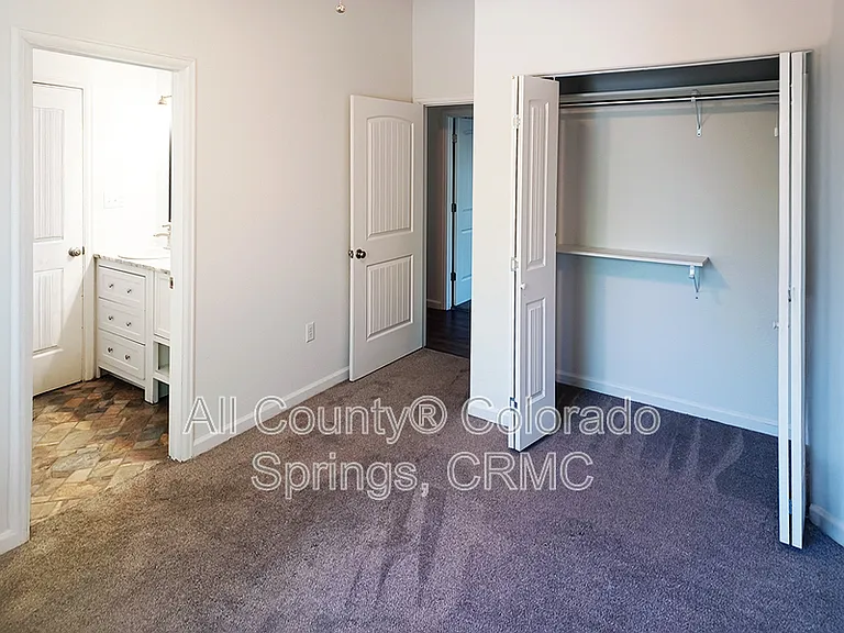 53 Royal Crest Dr — Photo 21
