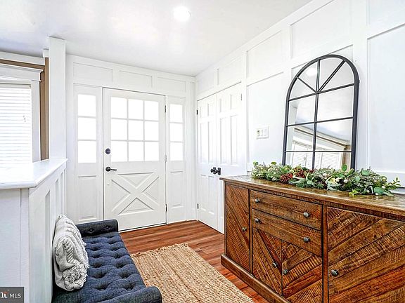 4th image of 19 Sandra Ln