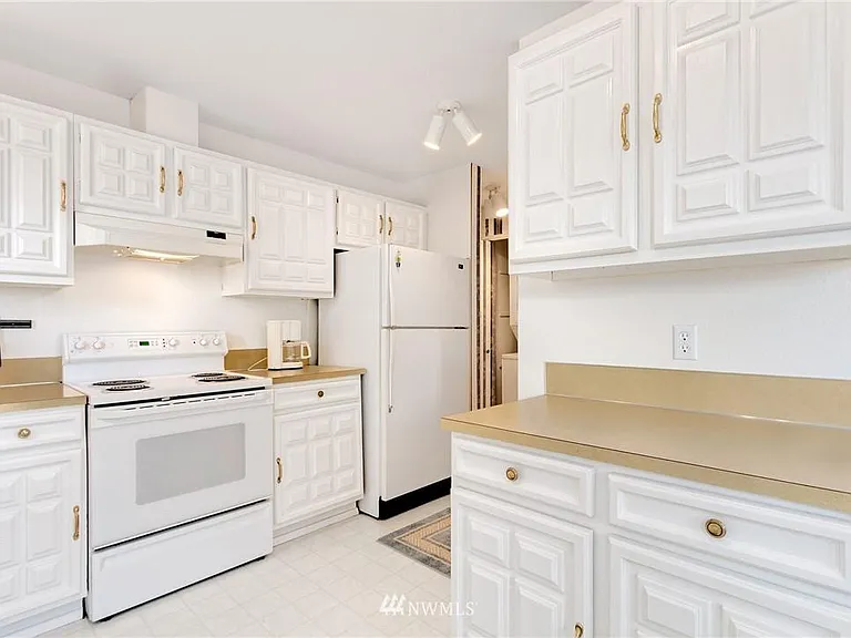 1530 10th Ave W #1530 — Photo 22