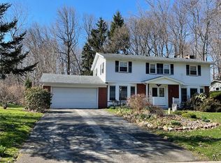 290 Courtly Cir, Rochester, NY 14615