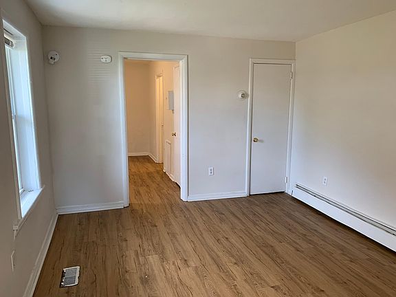5th image of 2401 W 2nd St
