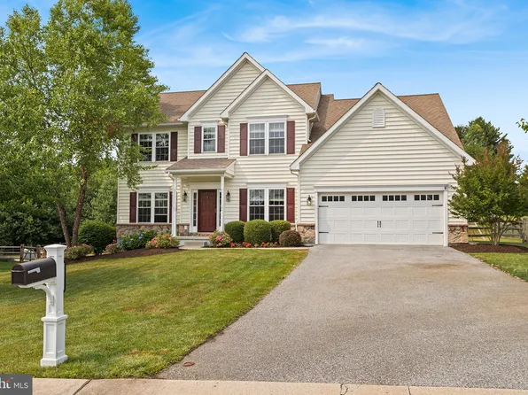 297 Mill House Dr, Lincoln University, PA 19352