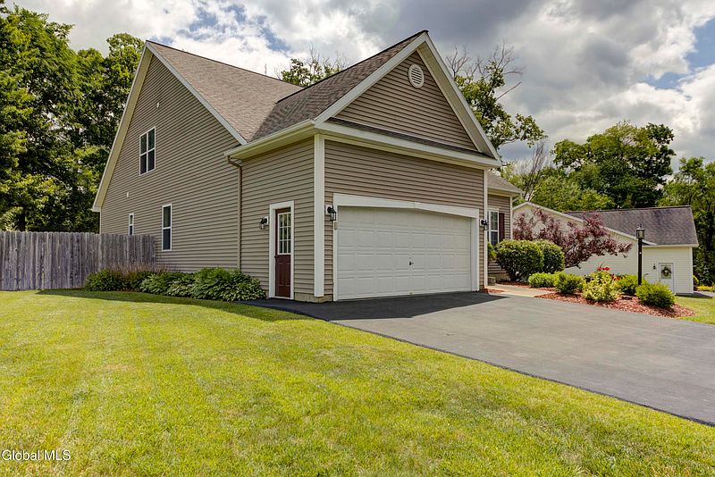3rd image of 41 Glenview Drive