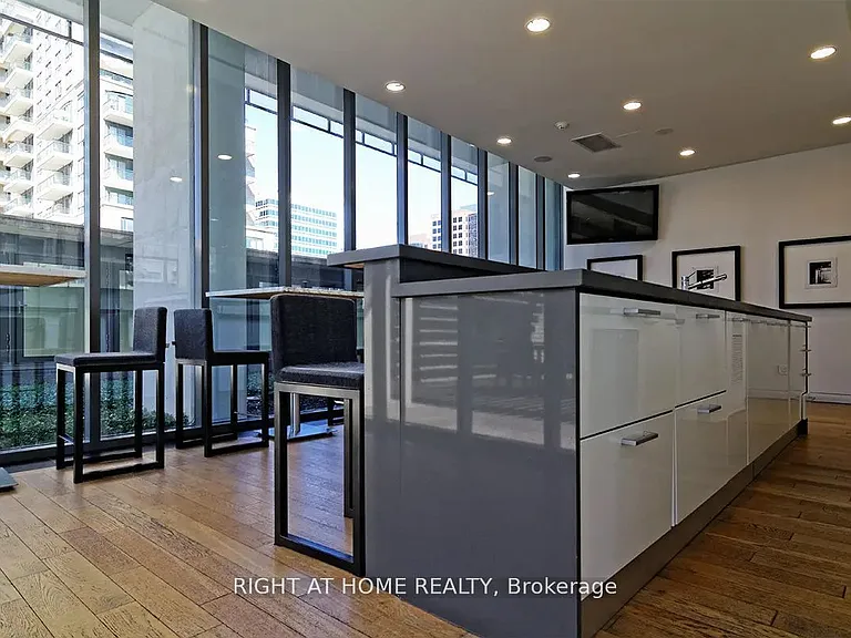 33 Charles St E #1005 — Photo 11