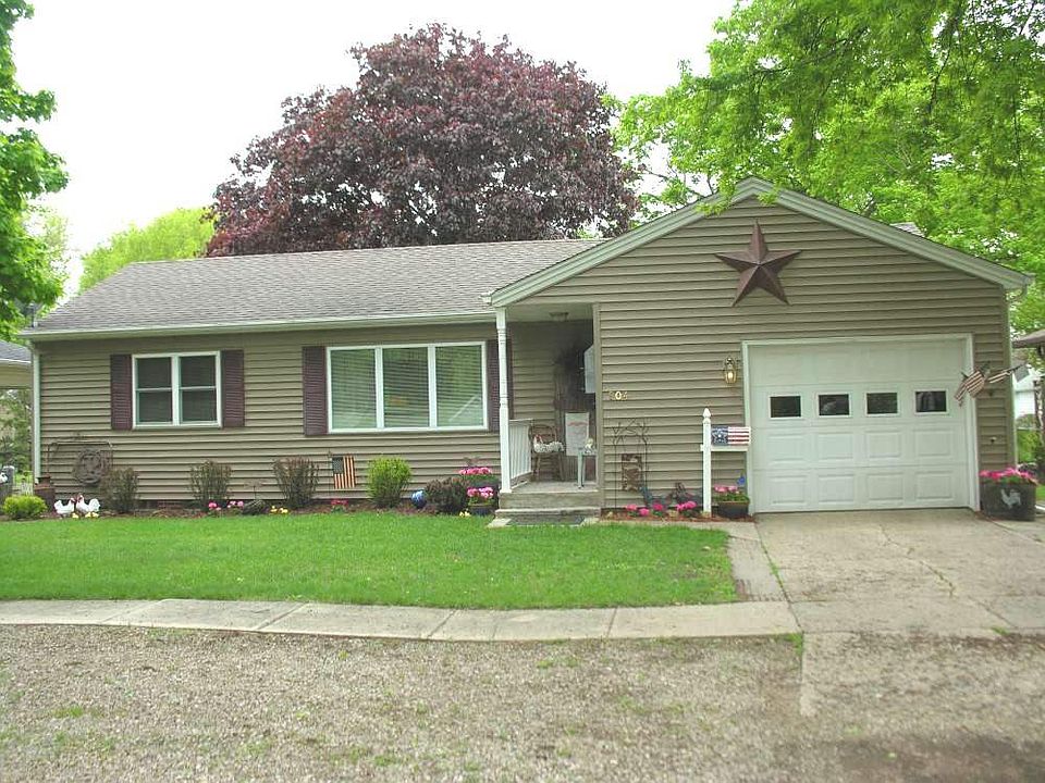 1st image of 504 10th St N