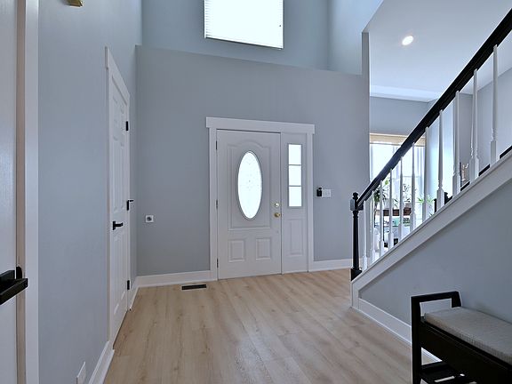 4th image of 1422 Deer Creek Ln