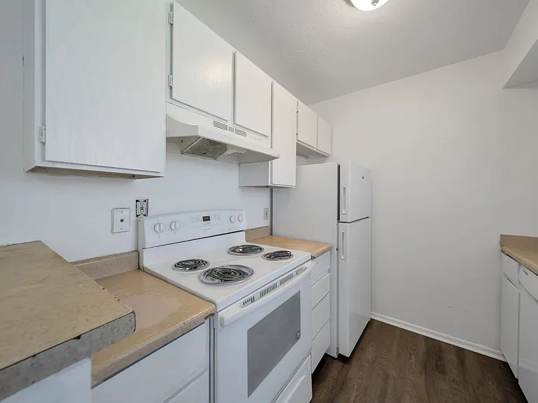 558 N Redwood Rd #2 — Photo 2