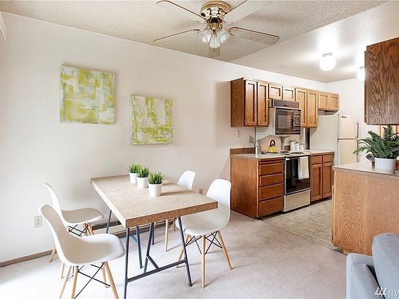 4th image of 17430 Ambaum Blvd S APT 13