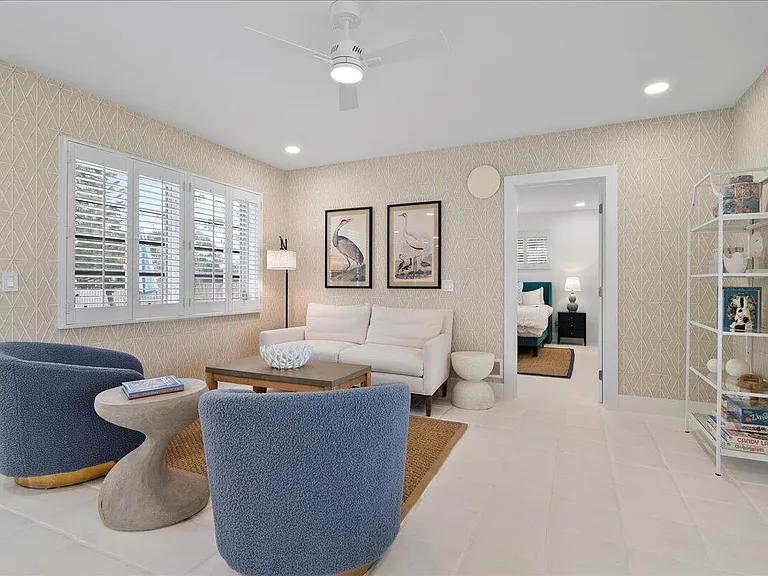 2412 N Lakeside Dr — Photo 6