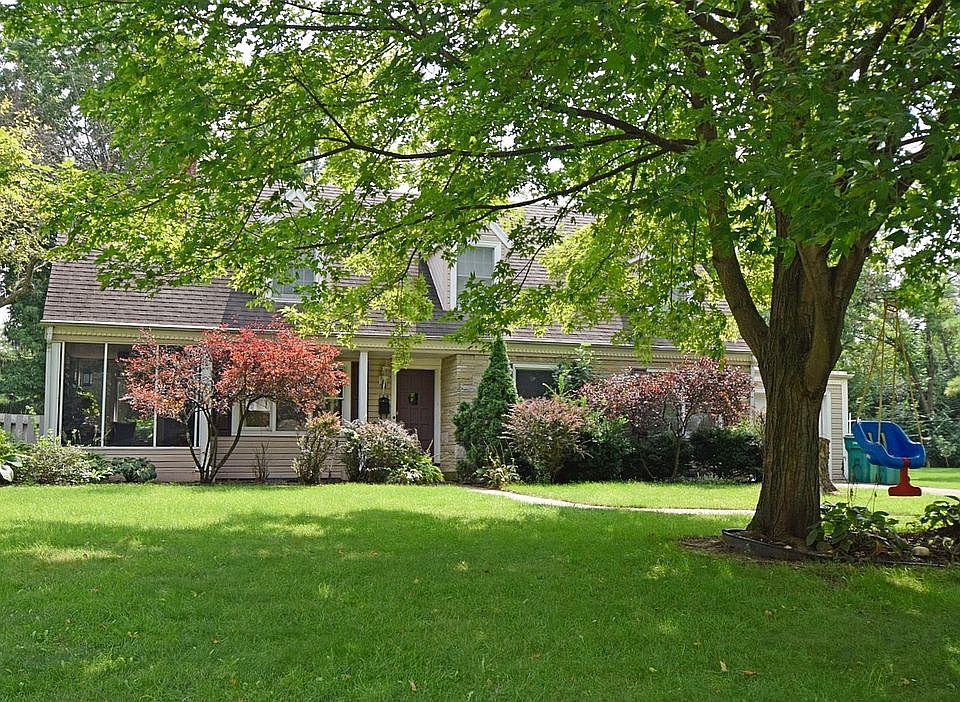 1st image of 132 Pelham Dr