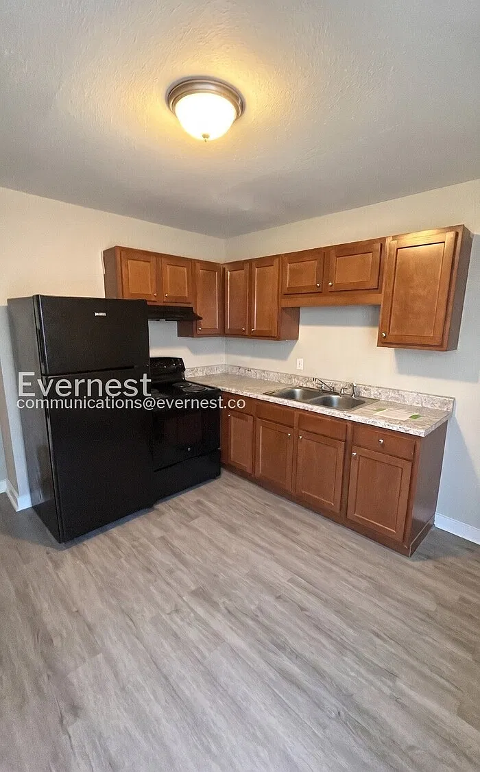 2 bed, 1.0 bath, 840 sqft, $749 — Photo 3